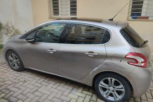 Peugeot  208