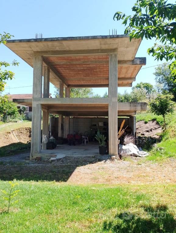 Rustico / Casale di 160 m² a Frosinone - Vista 2