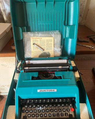Macchina da scrivere olivetti