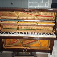 pianoforte verticale Petrof 126