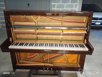 pianoforte verticale Petrof 126