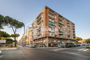 AMPIO TRILOCALE CON BALCONE