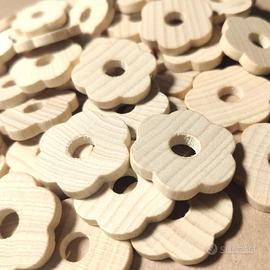 Set di 50 fiori di legno con finitura naturale