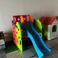 Casetta del bosco con scivolo