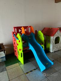 Casetta del bosco con scivolo