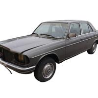Mercedes W123 Berlina Demolita - Per Ricambi