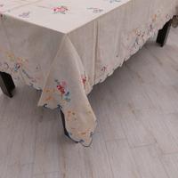 copritavolo ricamato a mano 