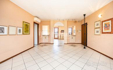 Ultimo piano con terrazzo di 60 mq e due box
