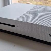 Xbox One s + controller + 5 giochi