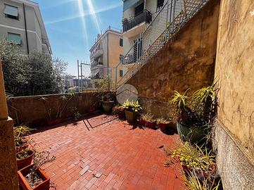 CASA SEMINDIPENDENTE A GENOVA