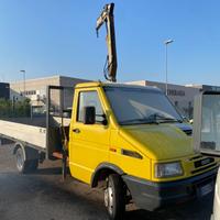 Iveco Daily 35-10 con Gru