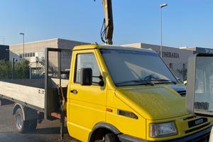 Iveco Daily 35-10 con Gru