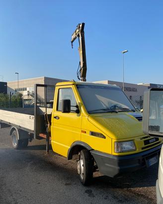 Iveco Daily 35-10 con Gru