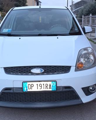 Ford Fiesta 1.6 TDCi 3p. Ghia S neopatentati
