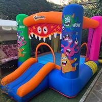 Castello gonfiabile per bambini