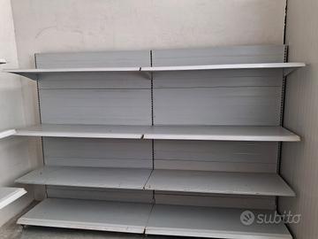 scaffali negozio 
