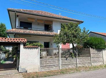 Immobile in asta di 138 m² con 3 locali a Canegrat