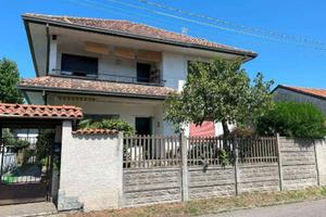 Immobile in asta di 138 m² con 3 locali a Canegrat