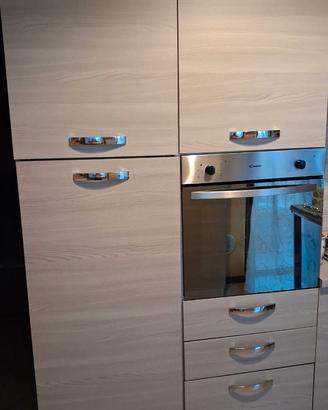 CUCINA   CON PENSIOLA  E DISPENSA