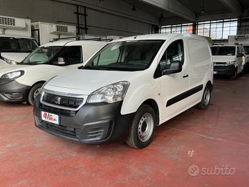 Peugeot Partner 3 posti E6