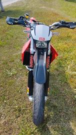 Aprilia sxv 550