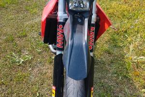 Aprilia sxv 550