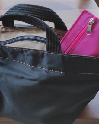 Borsetta a mano/lunchbox con charm e pochette