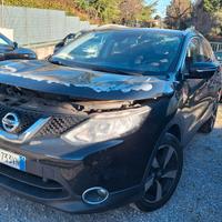 Nissan Qashqai 1,5dci Euro6B 2017 danneggiata 