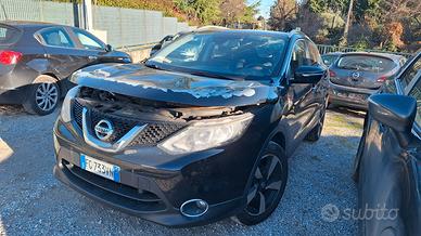 Nissan Qashqai 1,5dci Euro6B 2017 danneggiata 