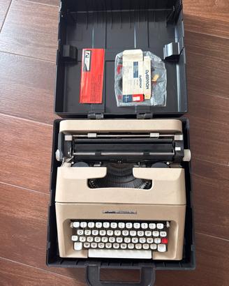 Macchina da scrivere Olivetti Lettera 35
