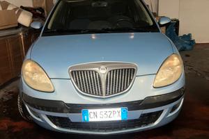lancia y