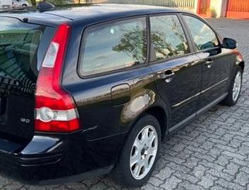Volvo V50 nera ruote in lega musata portiere