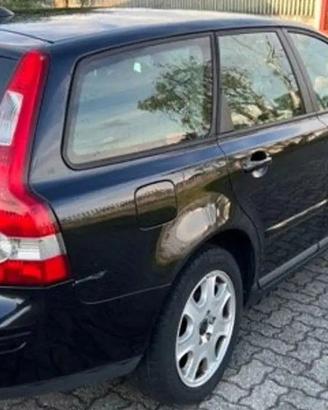 Volvo V50 nera ruote in lega musata portiere