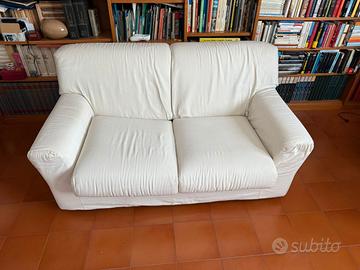 2 divani di cui uno letto