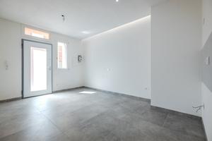 Bilocale con cortile, pari al nuovo