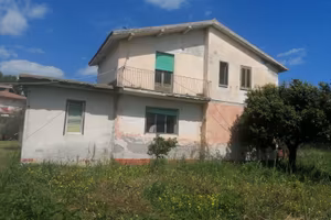 606049 "Rocca di Neto: Casa Colonica, Mag. e Corte