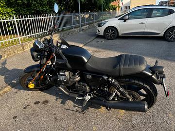 Moto Guzzi V7 Stone – Nera Opaca | Marzo 2022