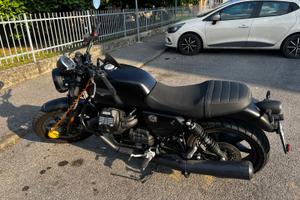 Moto Guzzi V7 Stone – Nera Opaca | Marzo 2022