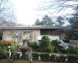 Grande villa singola su due piani