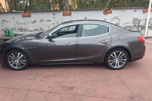 auto maserati  3000 v6 -- 275 cv