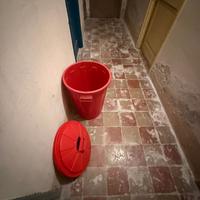 coppia secchioni pattumiera con 1 coperchio
