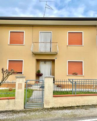 Casa singola con 4 camere in zona centrale