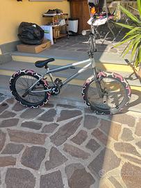 BMX con gomme Vans