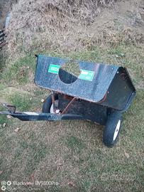 Piccolo carrello trattorino tagliaerba
