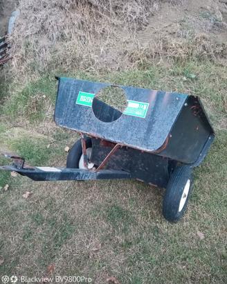Piccolo carrello trattorino tagliaerba