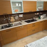 Cucina con elettrodomestici inclusi