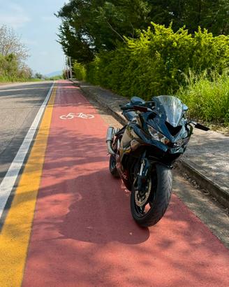 Kawasaki Ninja ZX4R