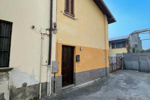 Porzione di casa indipendente in centro paese