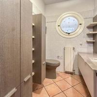 Arredo bagno completo con mobile lavabo e colonne