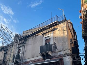 Indipendente su Palazzo Storico Zona via Garibaldi